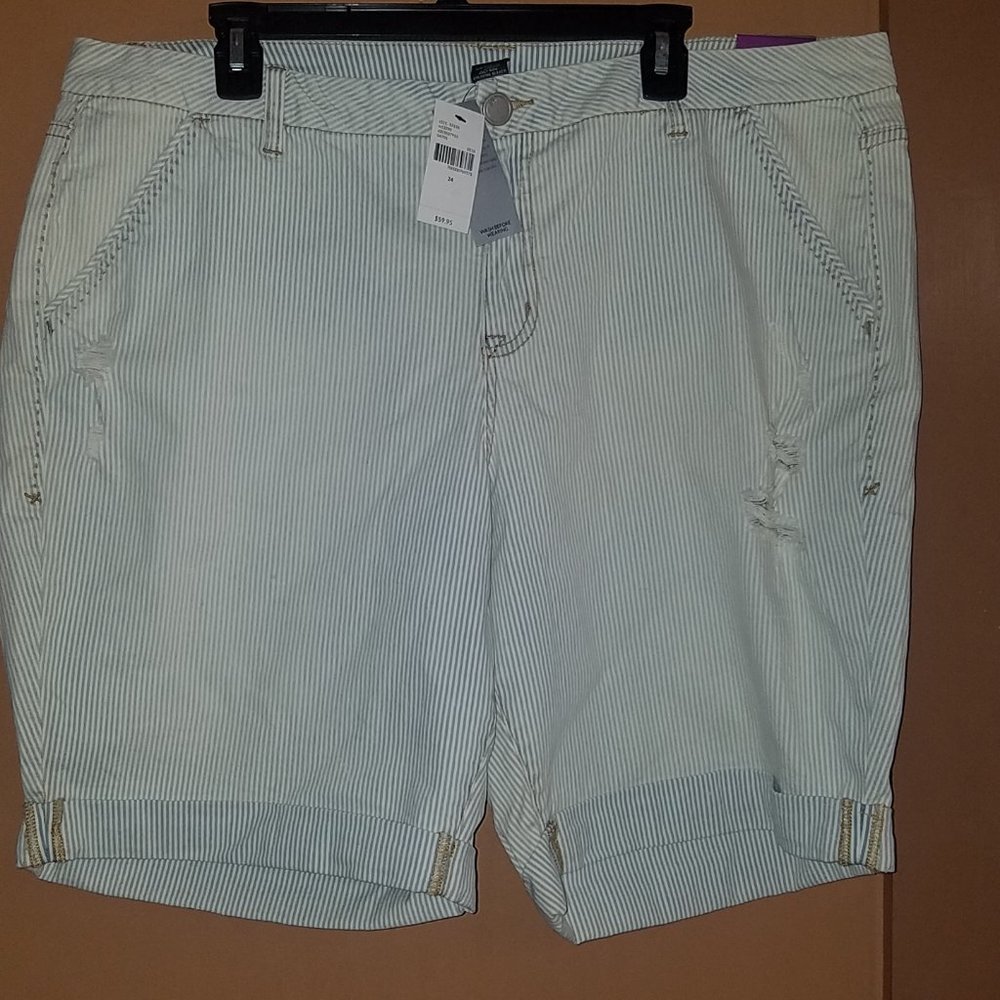 $59 LANE BRYANT BOYFRIEND BERMUDA 24 W/POCKETS